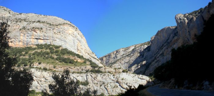 La gorja del Pas Nou separa la Roca Alta del Pilar del Segre